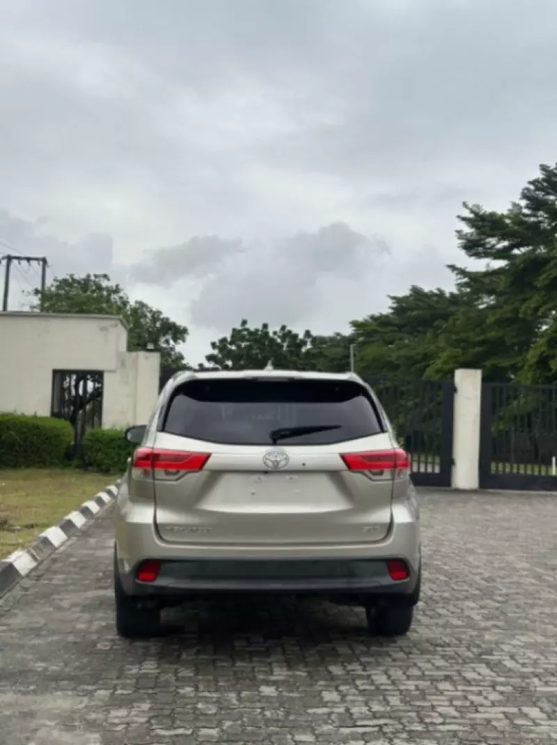 Toyota Highlander   - 2015