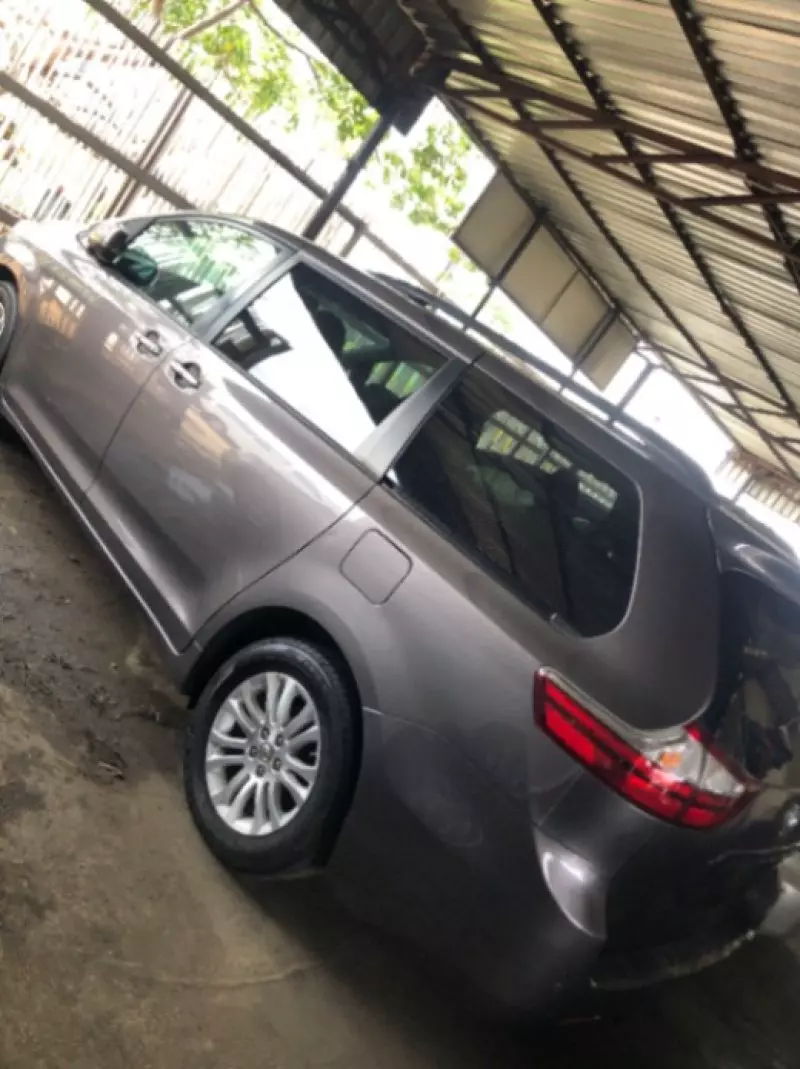 Toyota Sienna   - 2015