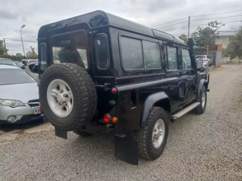 Land Rover Defender   - 2011