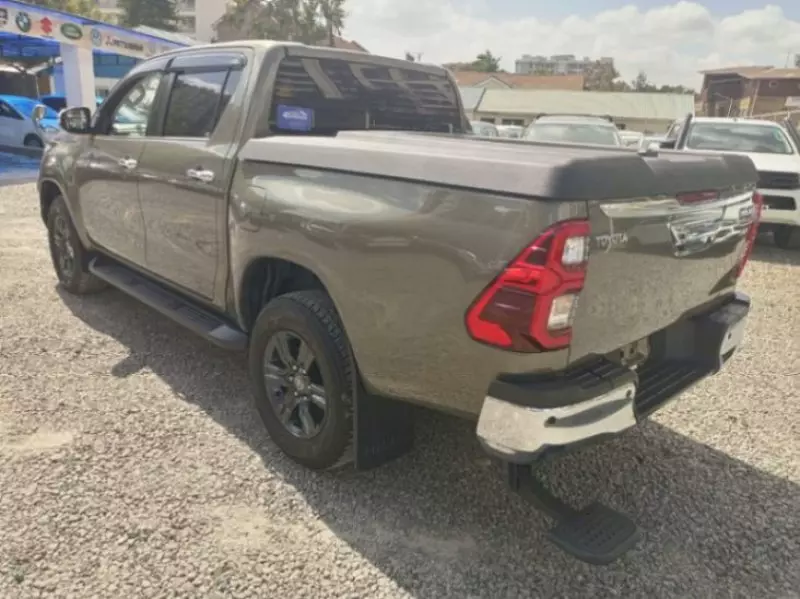 Toyota Hilux   - 2022