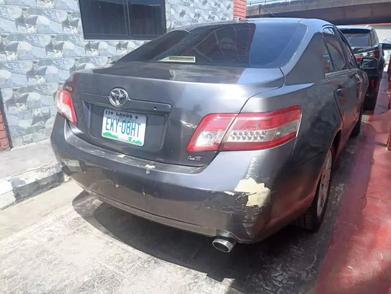 Toyota Camry   - 2011