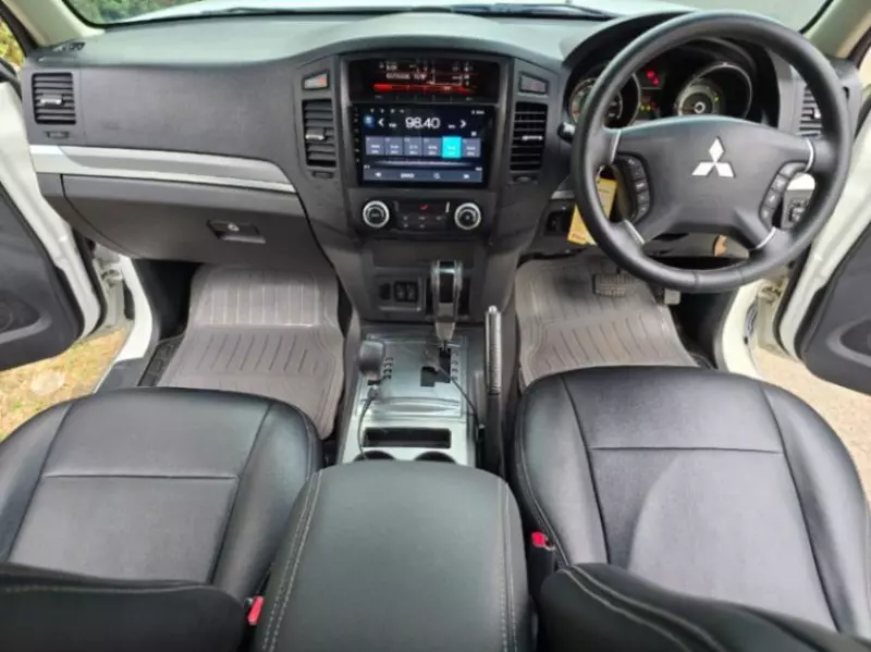 Mitsubishi Pajero   - 2015