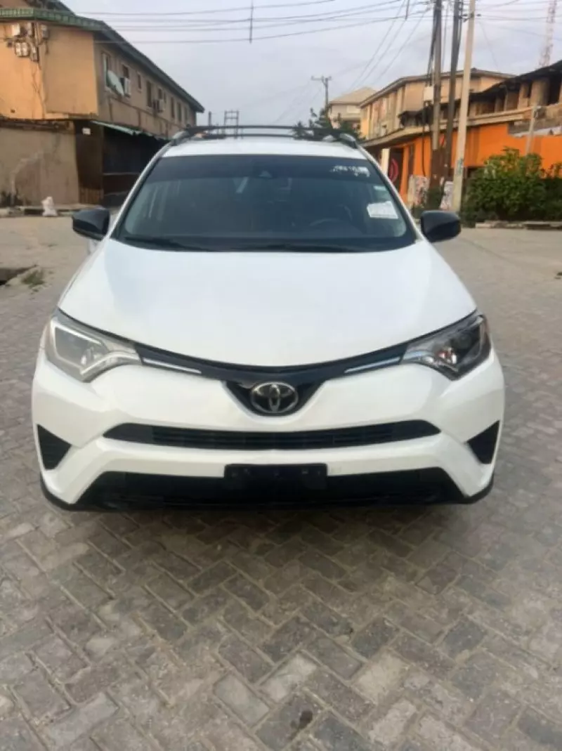 Toyota RAV 4   - 2017