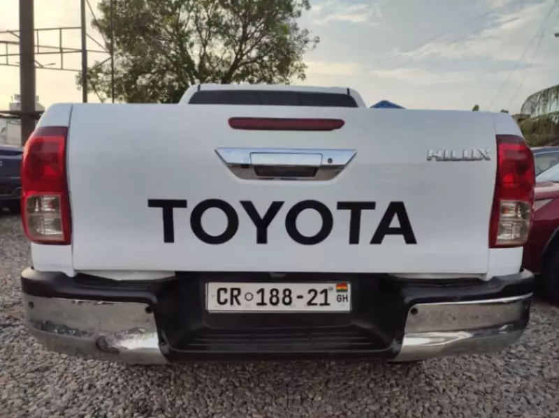 Toyota Hilux   - 2021
