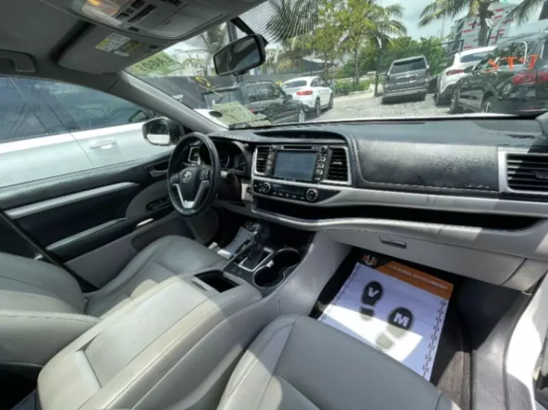 Toyota Highlander   - 2016