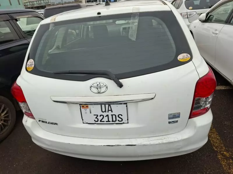 Toyota Fielder    - 2011