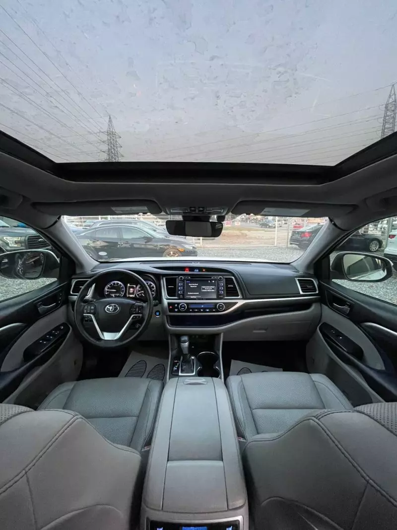 Toyota Highlander   - 2019