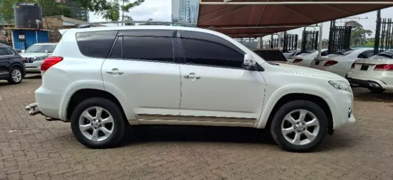 Toyota Vanguard    - 2010