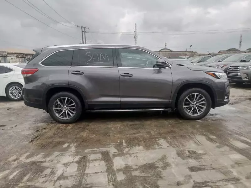 Toyota Highlander   - 2019