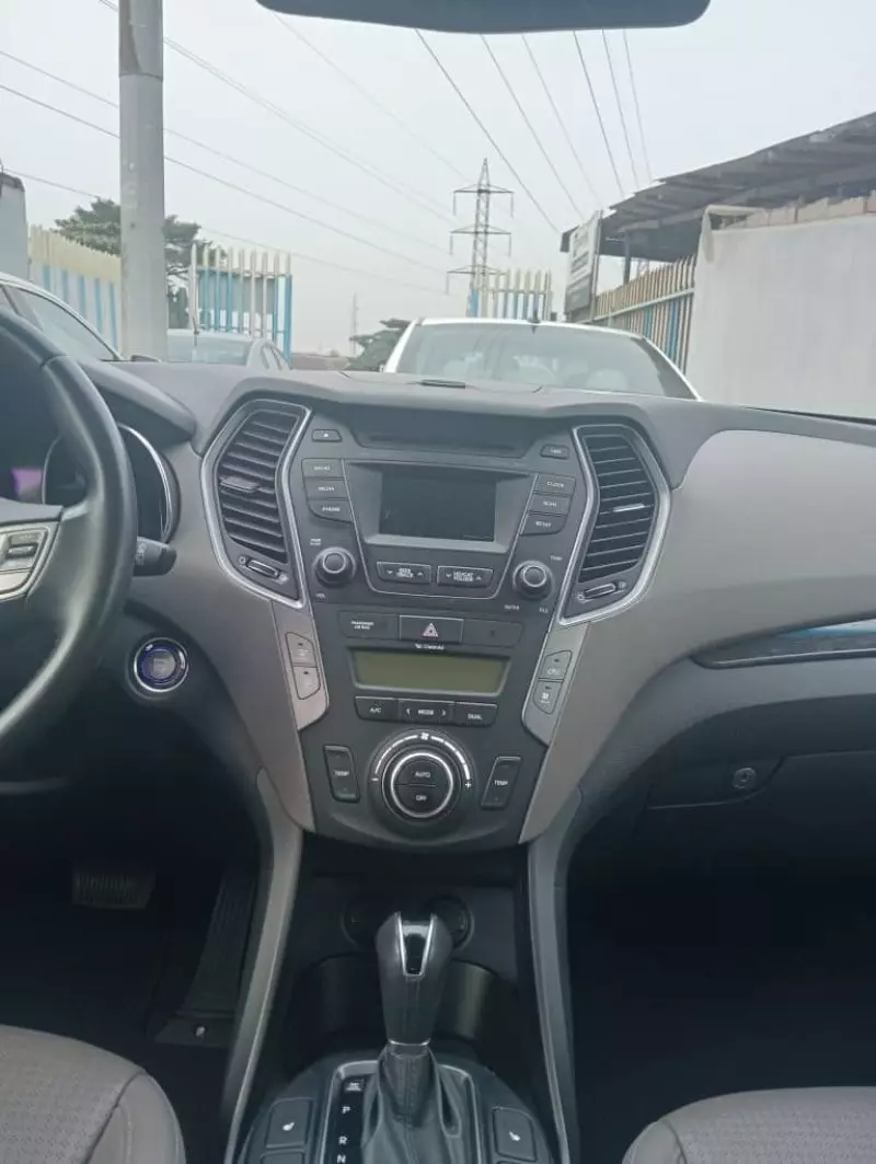 Hyundai Santa Fe   - 2014