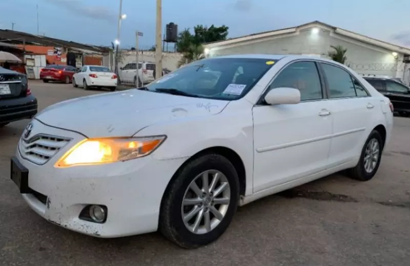 Toyota Camry   - 2010