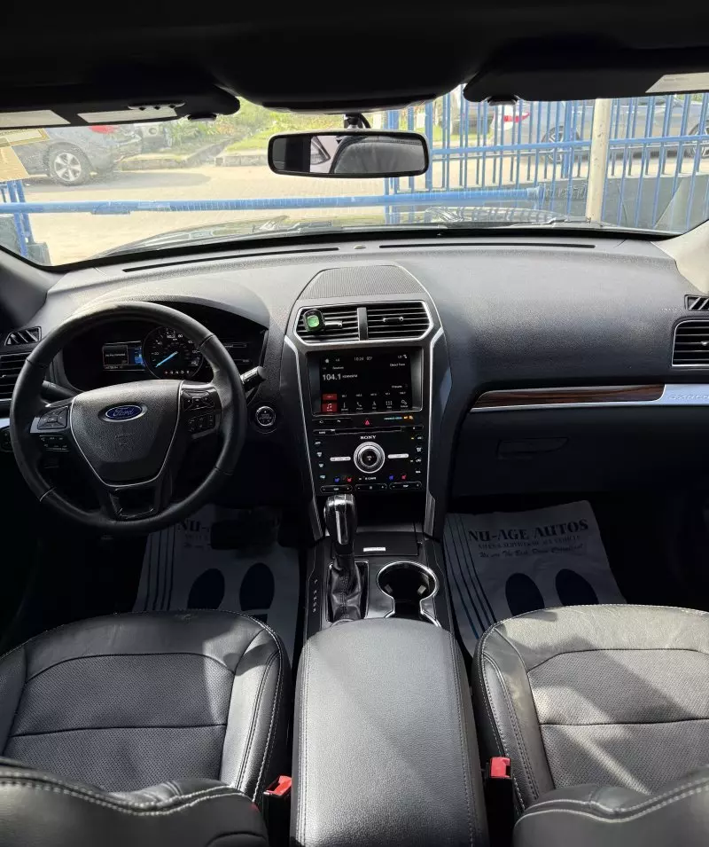 Ford Explorer   - 2018