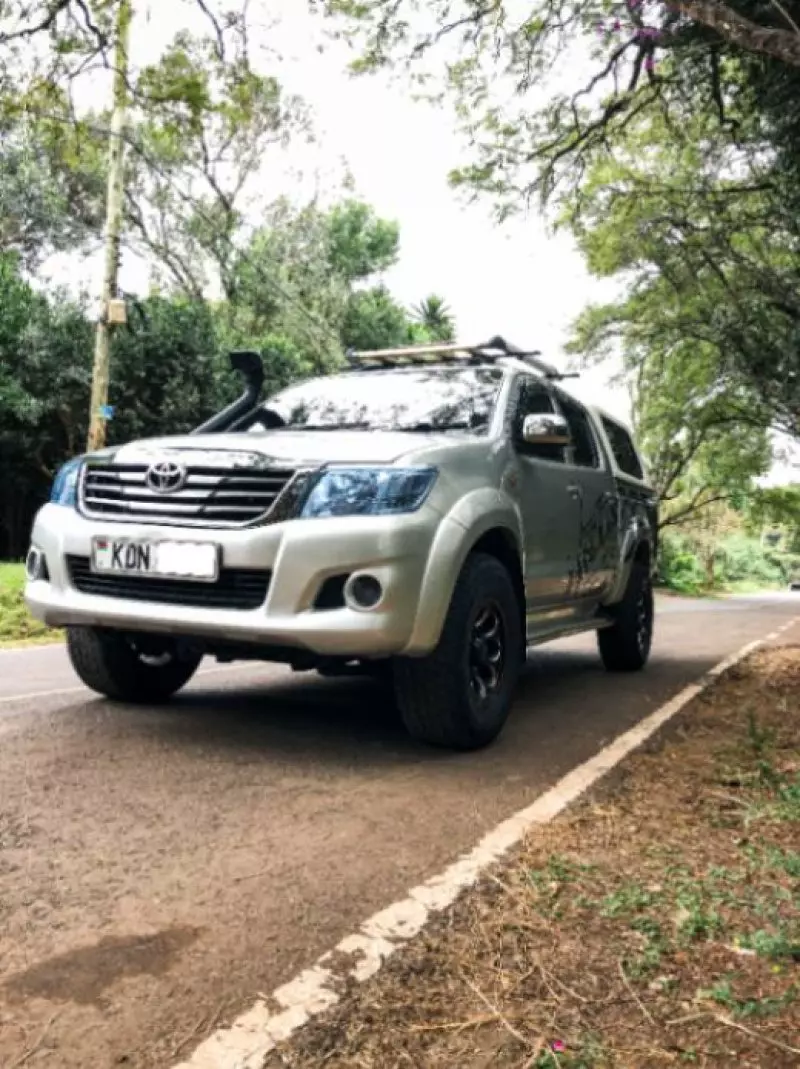 Toyota Hilux    - 2014