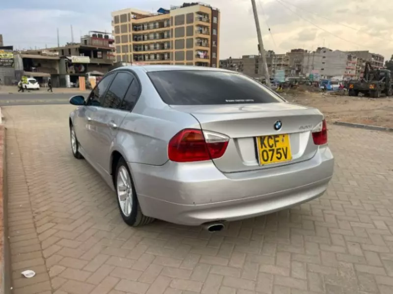 BMW 320i   - 2009