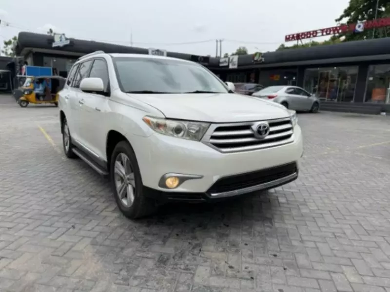 Toyota Highlander   - 2013