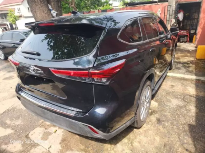 Toyota Highlander   - 2022