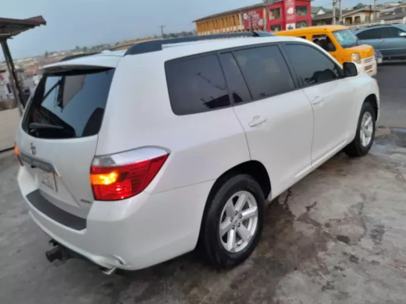 Toyota Highlander   - 2010