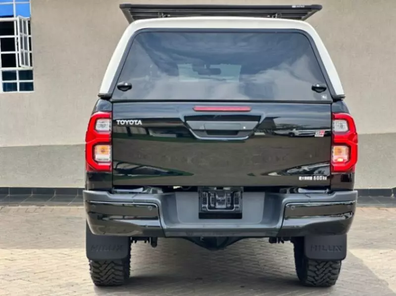 Toyota Hilux   - 2022