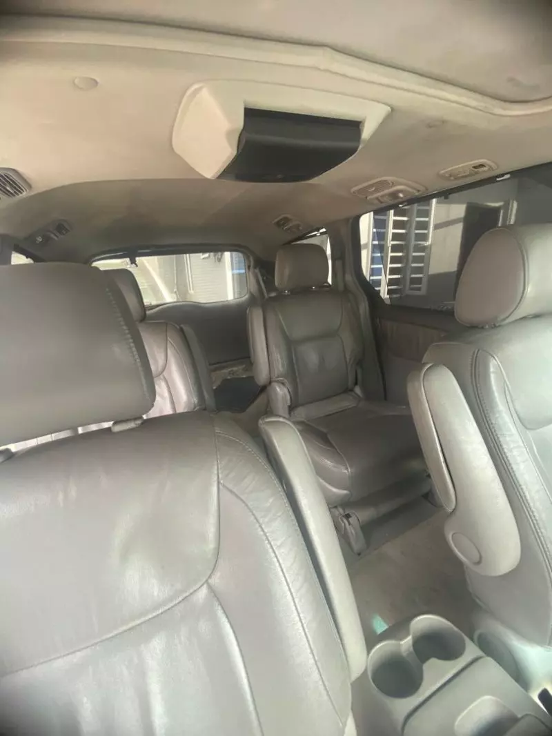 Toyota Sienna   - 2004