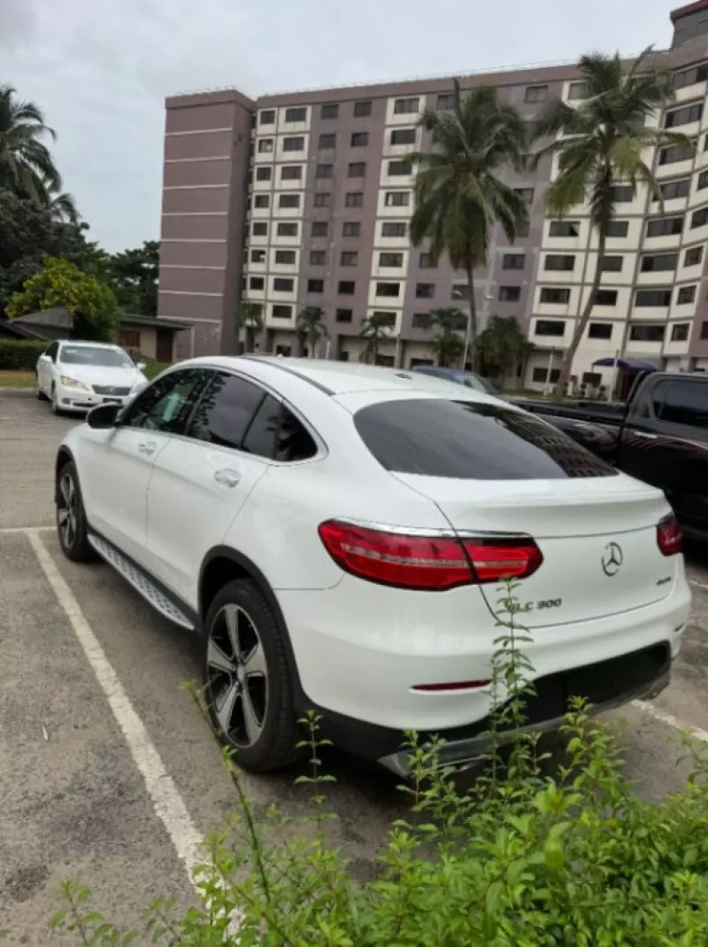 Mercedes-Benz GLC 300   - 2017