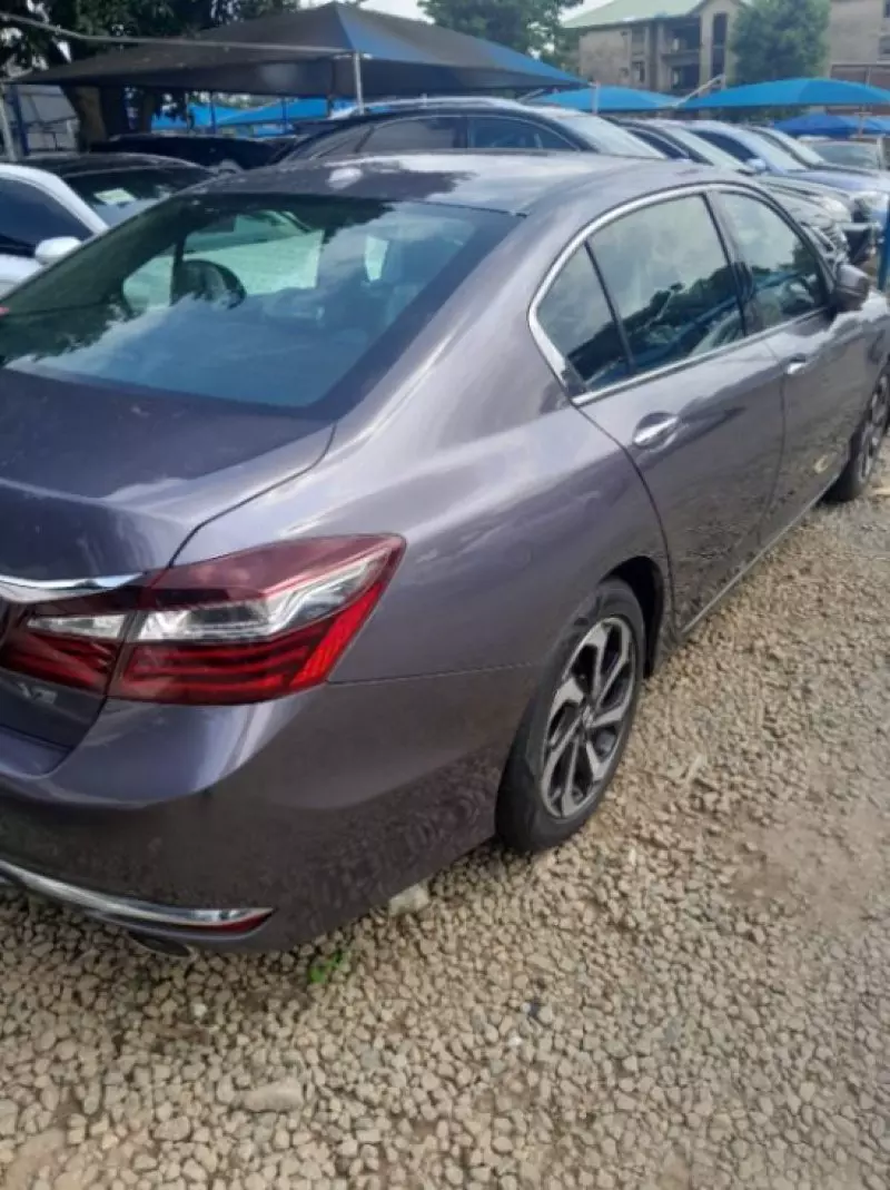 Honda Accord   - 2009