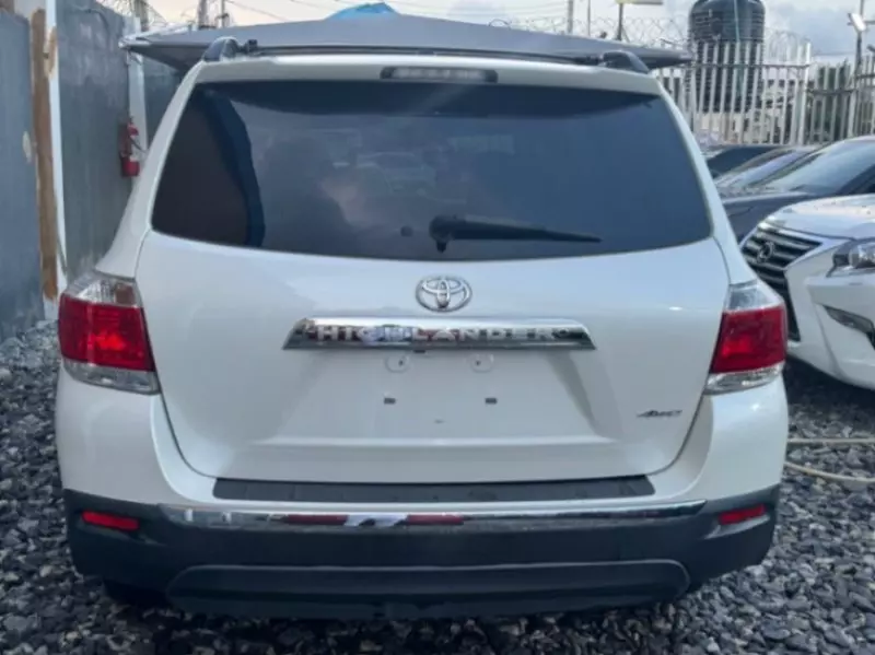 Toyota Highlander   - 2011