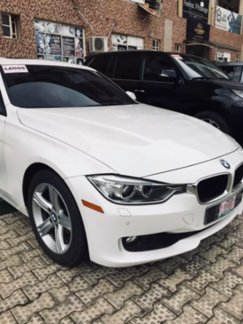 BMW 320i   - 2015