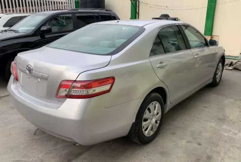 Toyota Camry   - 2011