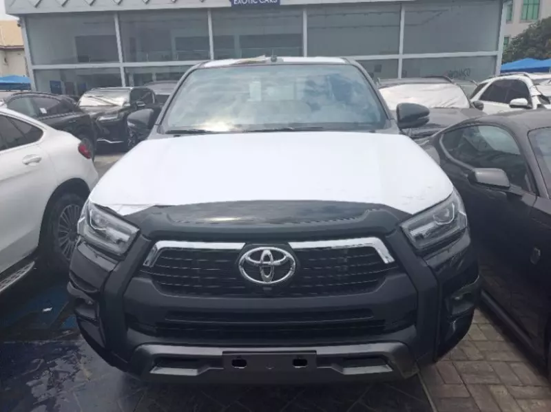 Toyota Hilux   - 2025