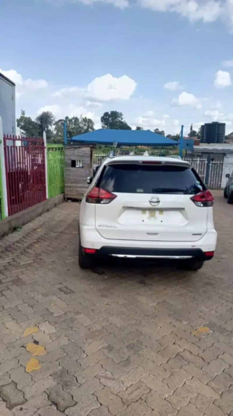 Nissan X-TRAIL    - 2018