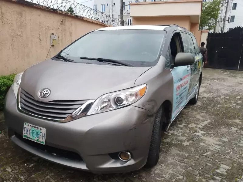 Toyota Sienna   - 2011
