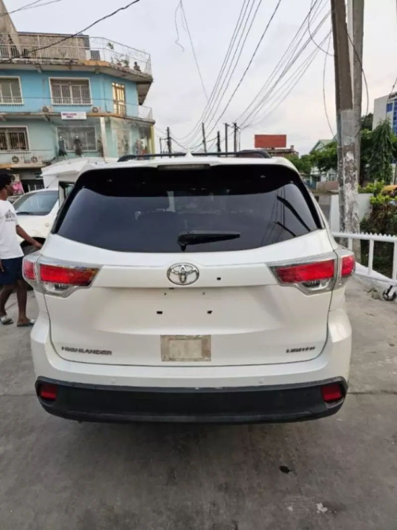 Toyota Highlander   - 2014