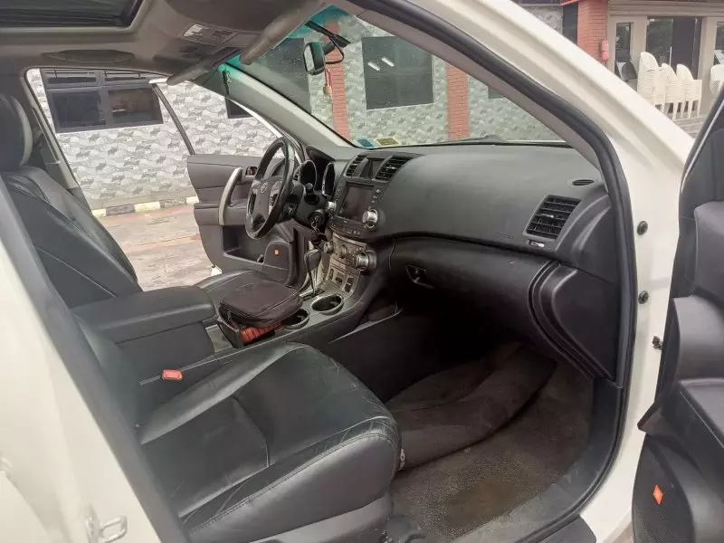 Toyota Highlander   - 2011