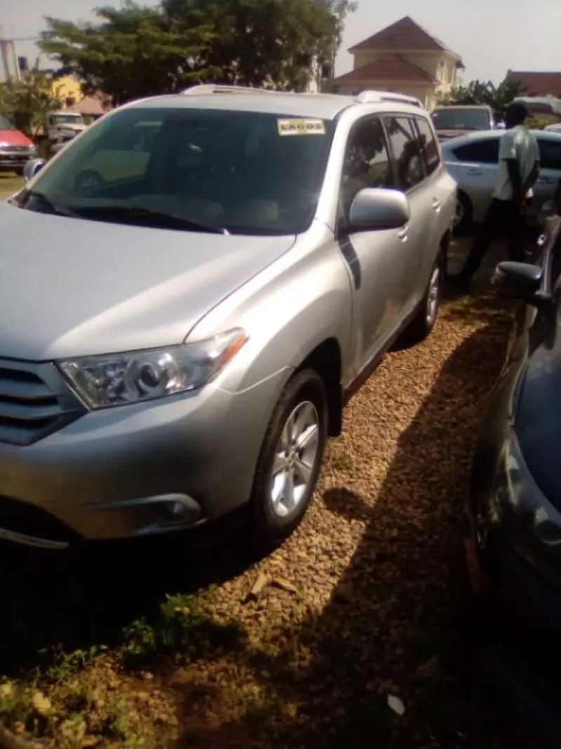 Toyota Highlander   - 2011