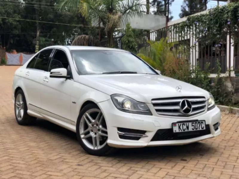 Mercedes-Benz C200   - 2010