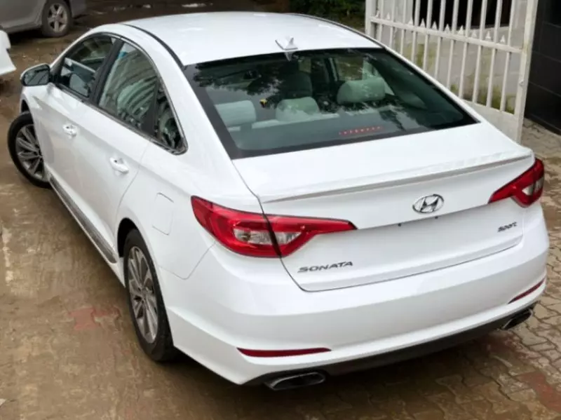 Hyundai Sonata   - 2015