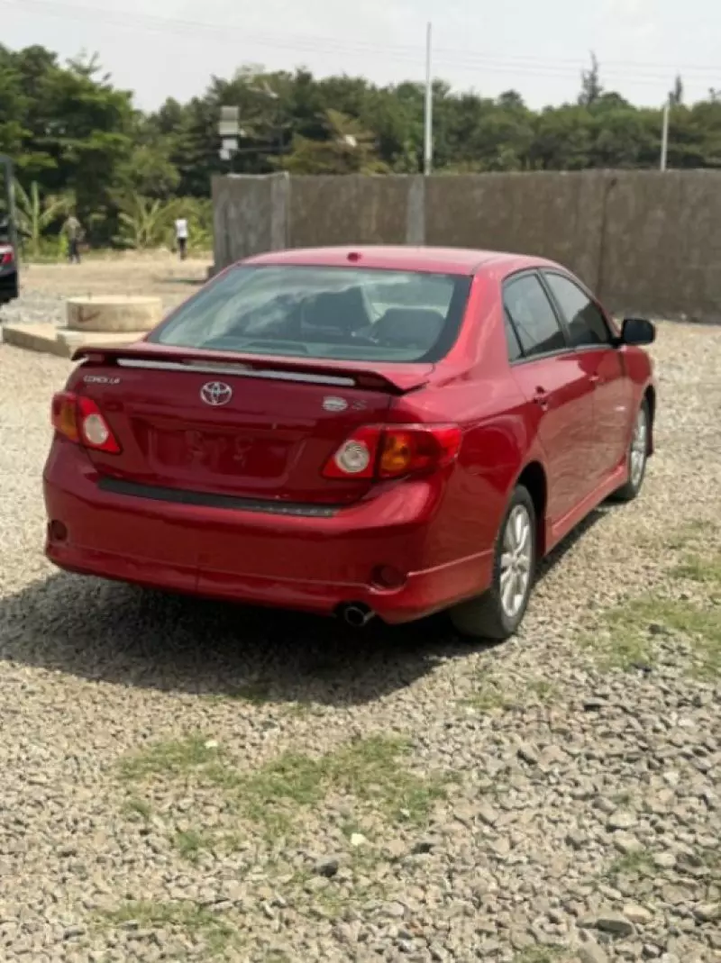 Toyota Corolla   - 2010