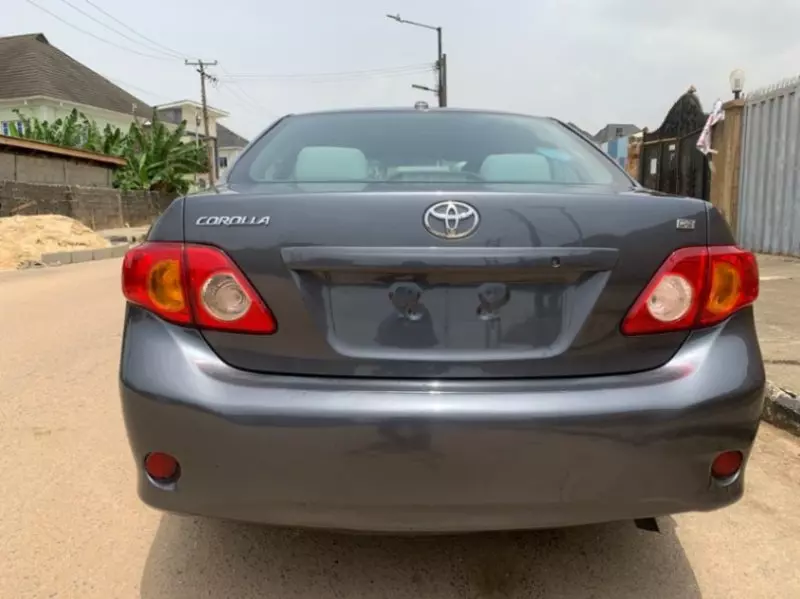 Toyota Corolla   - 2010