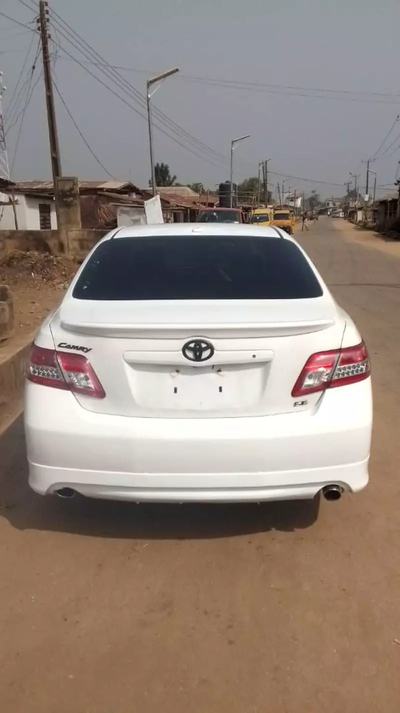 Toyota Camry   - 2010