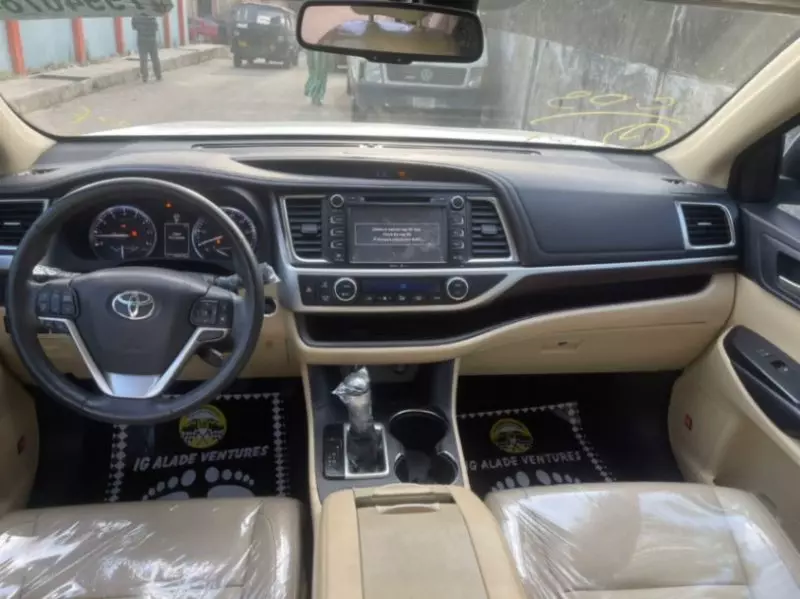 Toyota Highlander   - 2015