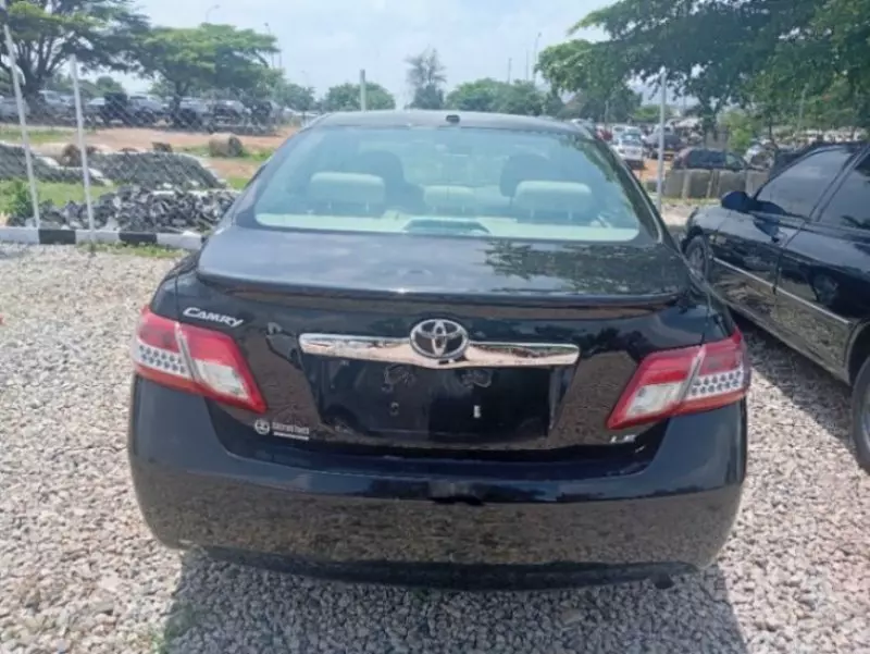 Toyota Camry   - 2011