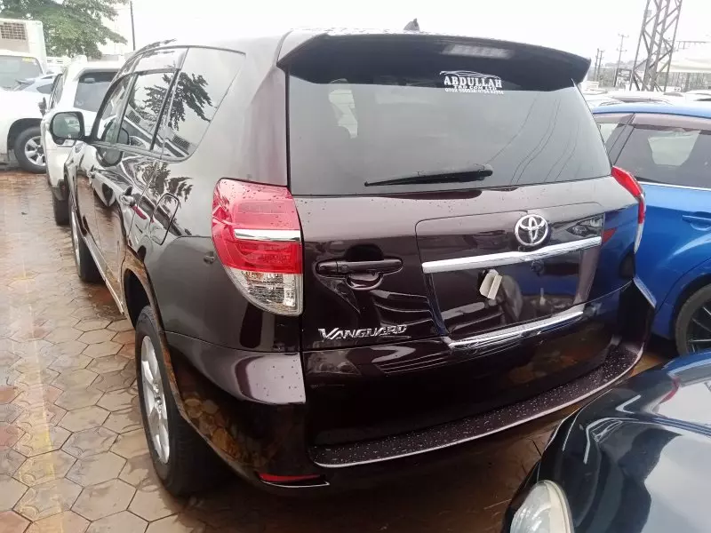 Toyota Vanguard    - 2012
