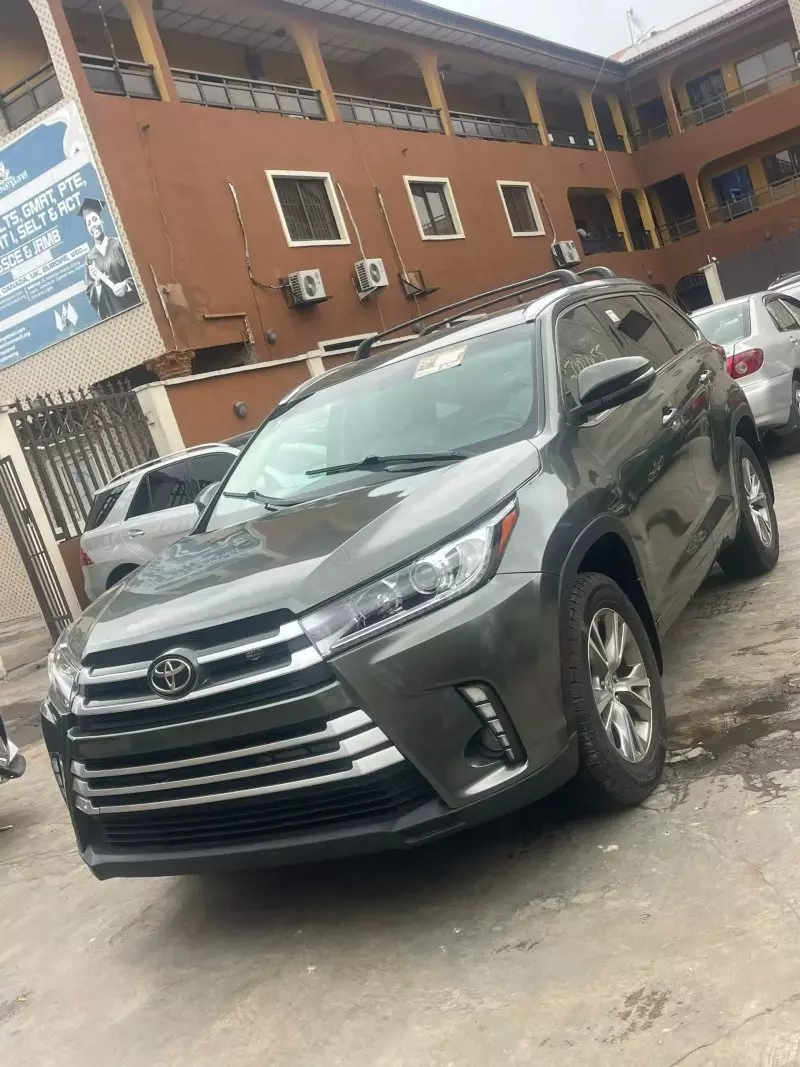 Toyota Highlander   - 2015