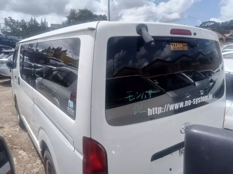 Toyota Hiace   - 2011