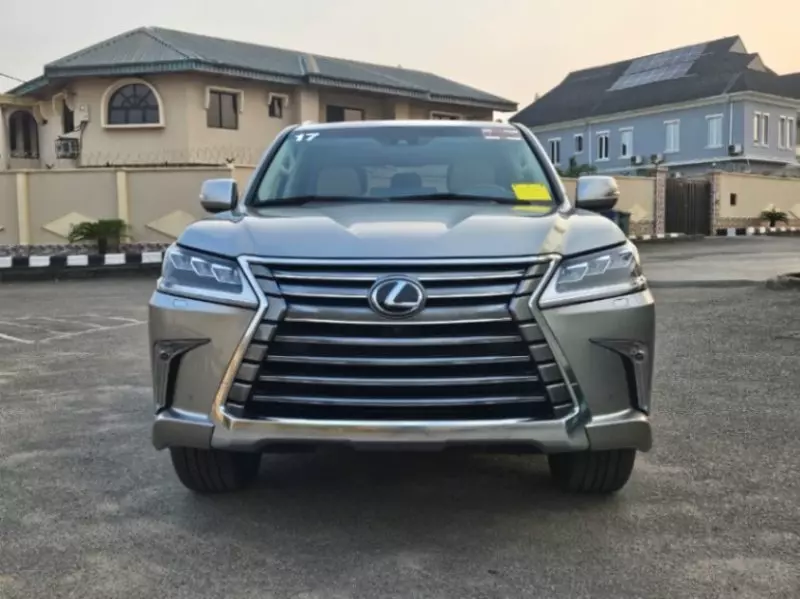 Lexus LX 570   - 2017