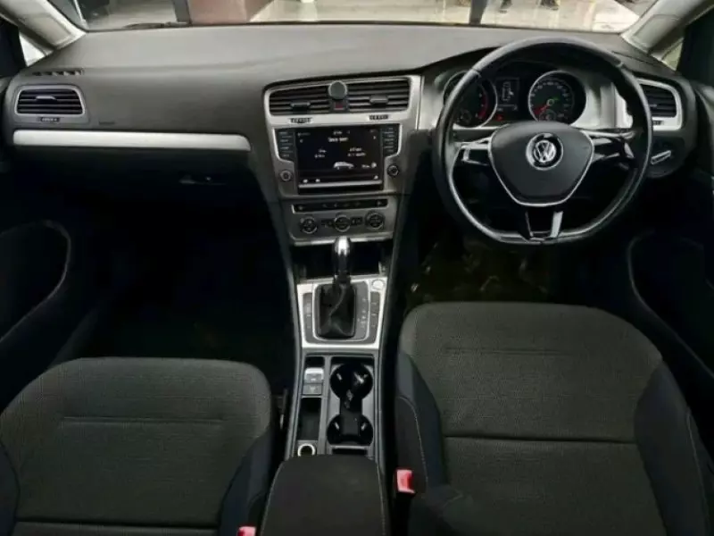 Volkswagen Golf   - 2016