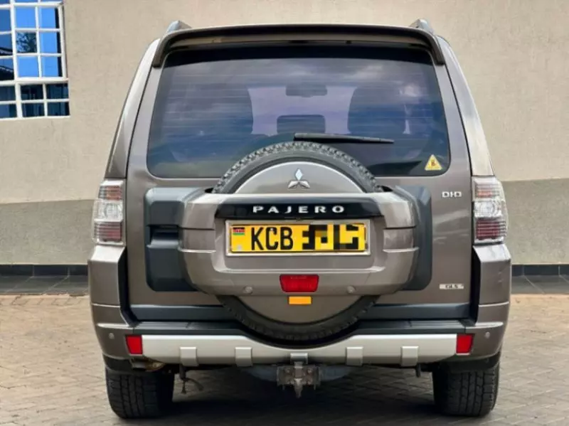 Mitsubishi Pajero   - 2014