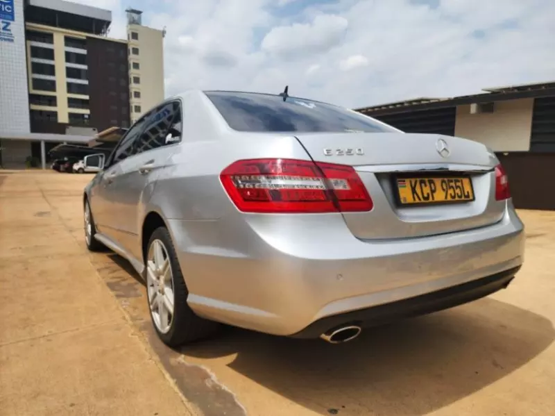Mercedes-Benz E250   - 2010