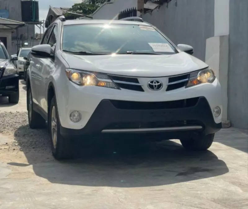 Toyota RAV 4   - 2015