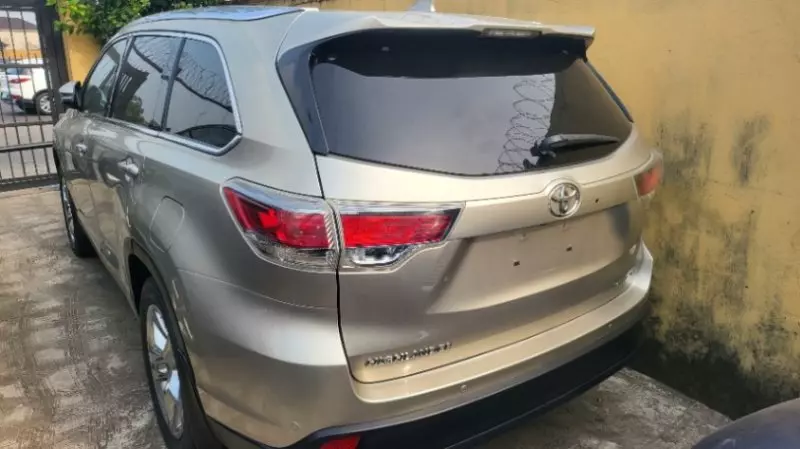 Toyota Highlander   - 2015